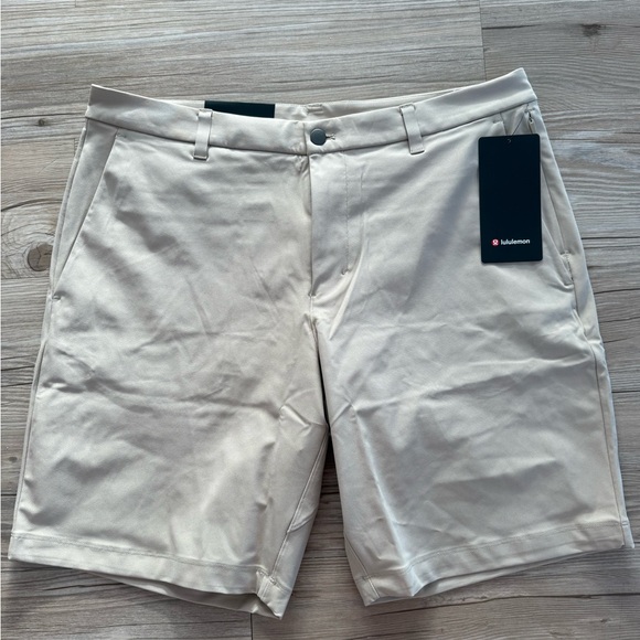 NWT Men’s Lululemon Commission Classic Fit Short 9” Warpstreme Size 36 Tan NEW - Picture 2 of 12